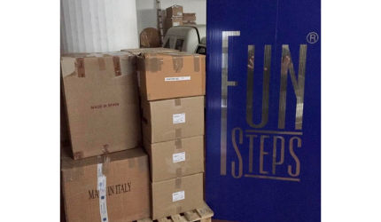 150 ζευγάρια παπούτσια προσφέρει φέτος τα Χριστούγεννα η εταιρεία FUNSTEPS στους πυρόπληκτους συμπολίτες μας στη Βόρεια Εύβοια 