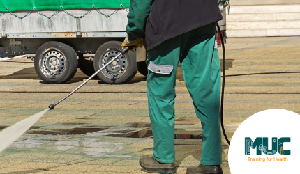 Εκτεθειμένοι σε επαγγελματικούς κινδύνους οι εργαζόμενοι καθαριότητας των Δήμων – Ανάγκη για καλύτερη εκπαίδευση σε θέματα υγιεινής και ασφάλειας. Το ευρωπαϊκό Πρόγραμμα MUC-Training for Health