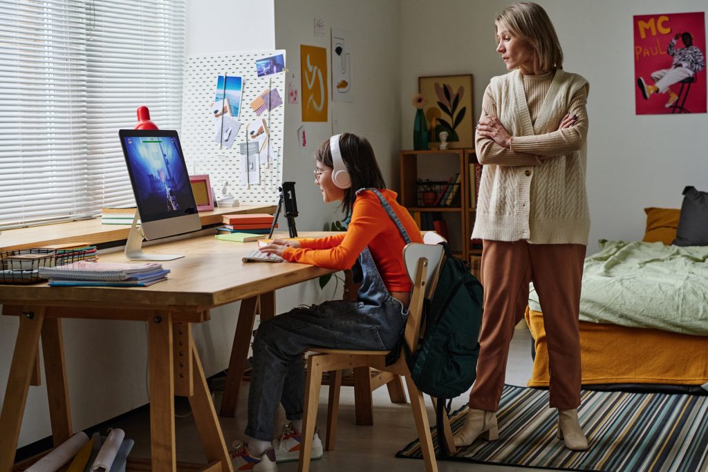 Ψηφιακή ζωή και Social Media: Πώς επηρεάζουν τη συγκέντρωση και προσοχή μας και τη σχέση γονέων και παιδιών