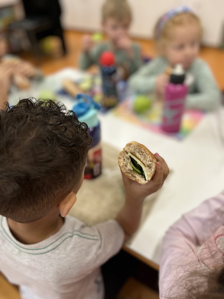 Πρώτη μέρα για τη σχολική σίτιση σε ευπαθείς περιοχές με το Πρόγραμμα ΔΙΑΤΡΟΦΗ του Ινστιτούτου Prolepsis – Την επόμενη εβδομάδα η έναρξη του προγράμματος σε σχολεία της Θεσσαλίας.