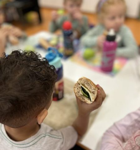 Πρώτη μέρα για τη σχολική σίτιση σε ευπαθείς περιοχές με το Πρόγραμμα ΔΙΑΤΡΟΦΗ του Ινστιτούτου Prolepsis  – Την επόμενη εβδομάδα η έναρξη του προγράμματος σε σχολεία της Θεσσαλίας.