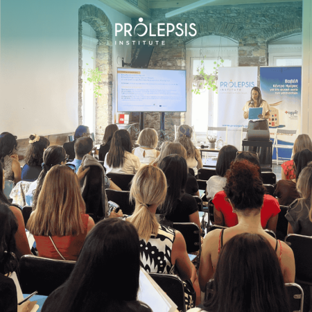 Ψυχοκοινωνική φροντίδα μεταναστών και προσφύγων: Νέα εκπαιδευτικά εργαλεία για επαγγελματίες υγείας πρώτης γραμμής παρουσιάστηκαν από το Ινστιτούτο Prolepsis και το Κέντρο Ημέρας Βαβέλ / “Συν-ειρμός” ΑμΚΕ Κοινωνικής Αλληλεγγύης